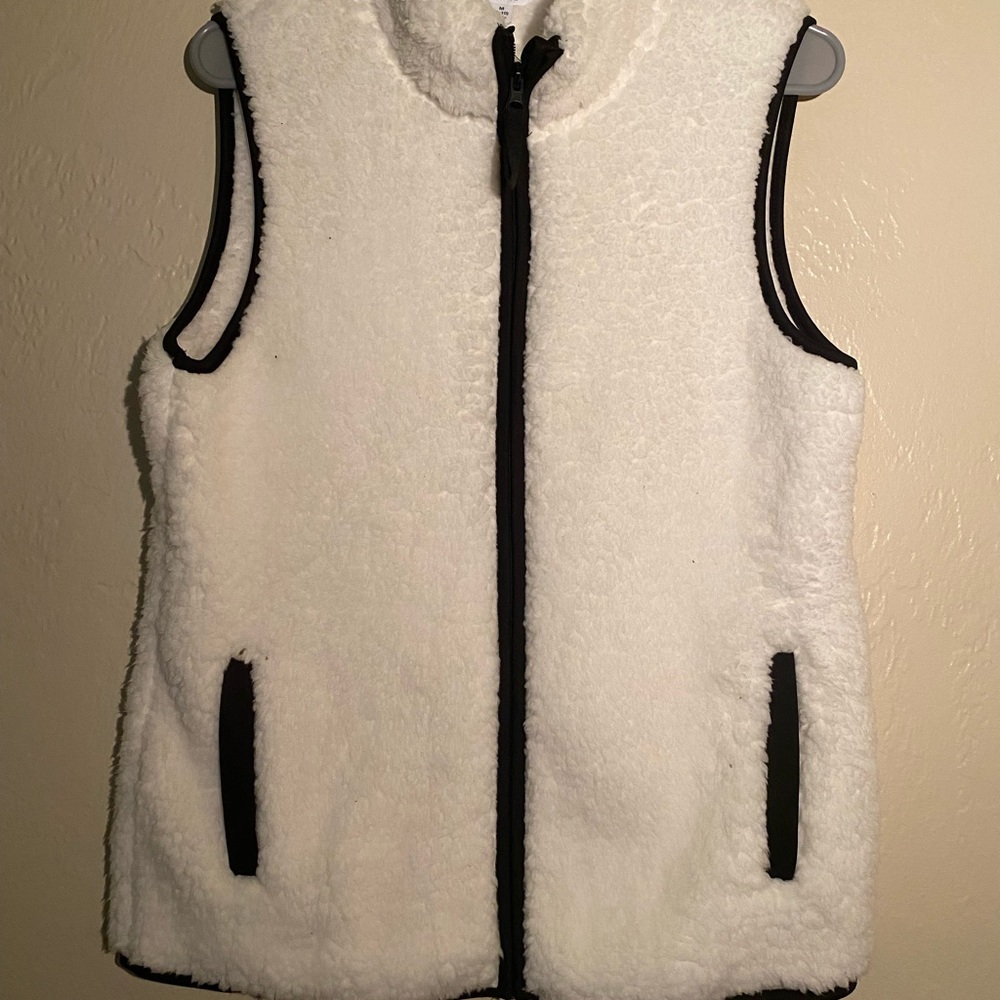 Fluffy vest with zipper